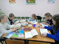 В ДТО «Читалочка» обучающиеся начали работу над поиск материала на конкурс чтецов «Живая классика».
