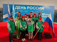 Церемония вручения флагов России патриотическим и добровольческим организациям, казачьим обществам и национально-культурным автономиям.